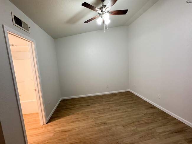 Foto del edificio - 4621 Johnson Rd