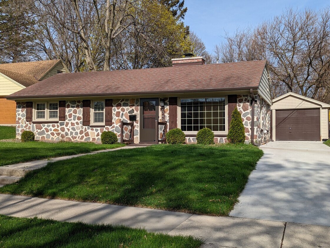 Primary Photo - COMING SOON! Stunning 3 Bedroom Single Fam...