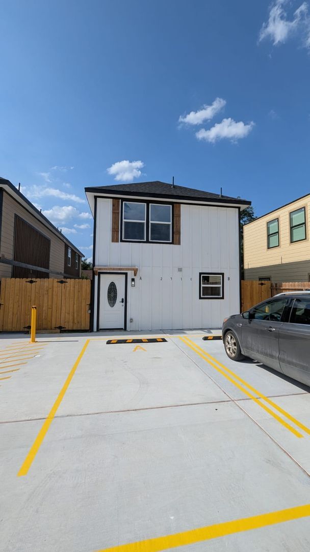 Building Photo - 2310 Wavell St