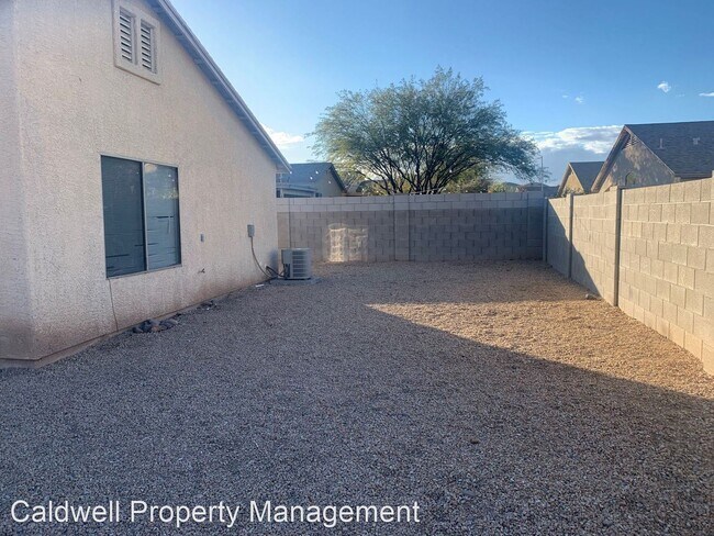 Building Photo - 4 br, 2 bath House - 1344 W. Calle Rio Rojo