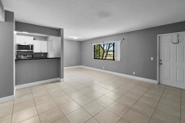 Foto del edificio - 818 Meadows Cir