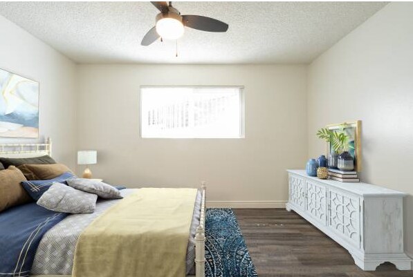 Foto del edificio - 1155 Meadow Lake Dr