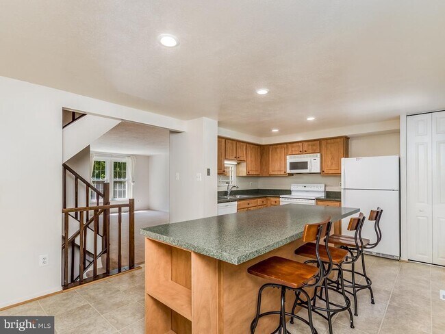 Building Photo - 9008 Alexis Ct