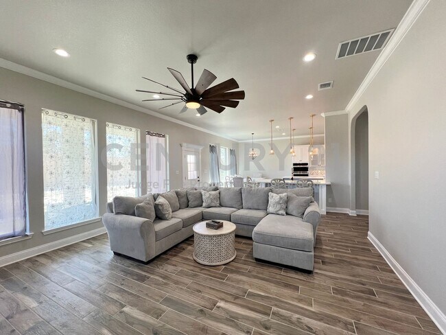 Foto del edificio - Stunning Custom 4/3/2 in Weatherford For Rent!