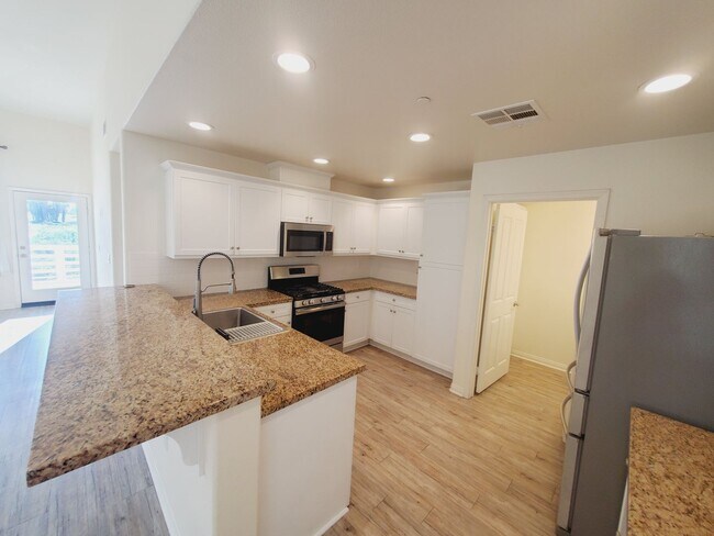 Foto del edificio - Spacious Condo 3 bedrooms, 2 bathrooms Built 2016