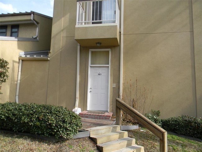 Building Photo - 3921 Sunrise Dr