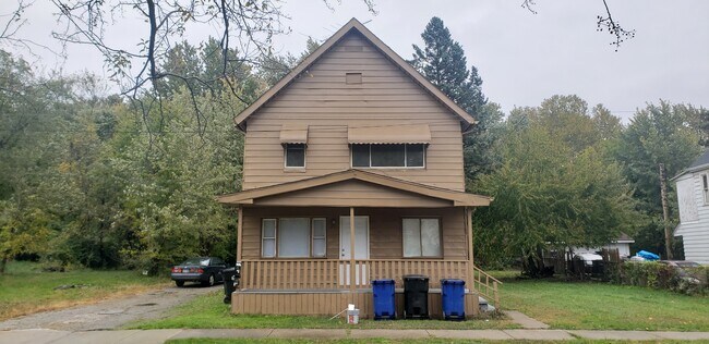 Foto del edificio - 3985 E 66th St