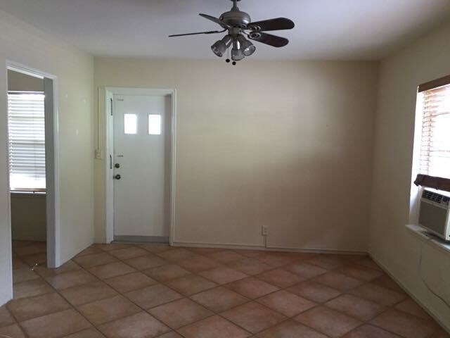 Unit 3 - Living Room - 1605 E Broward Blvd