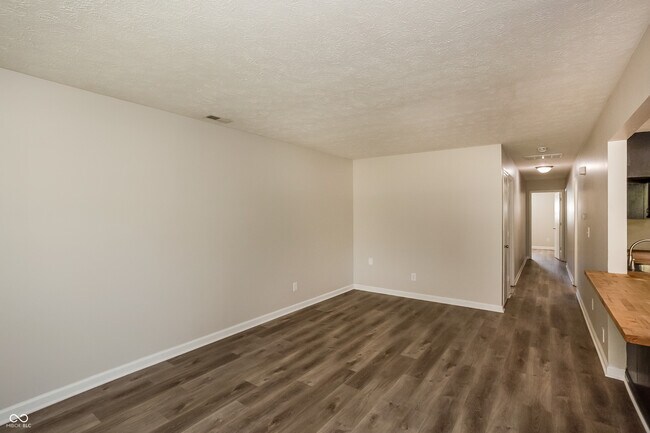 Foto del edificio - 9033 E 12th St