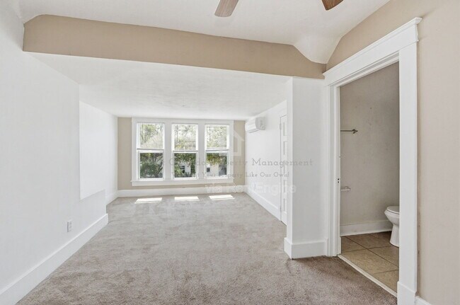 Foto del edificio - 104 N Clyde Ave