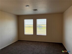 Building Photo - 2508 Mikulec Dr