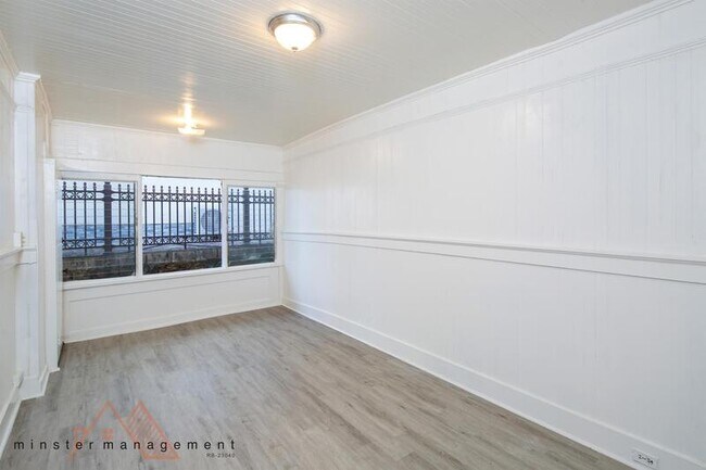 Building Photo - 2680 E Manoa Rd