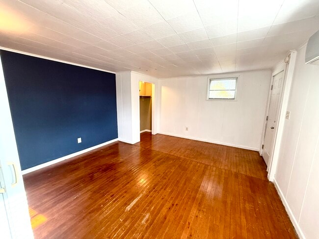 Building Photo - Seneca Turnpike East 220/222