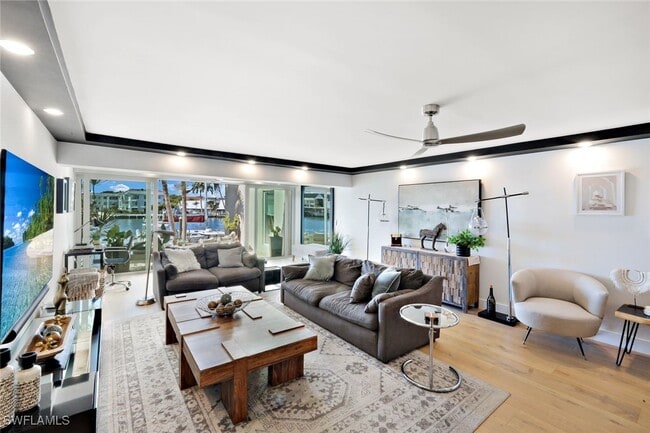 Building Photo - 800 River Point Dr