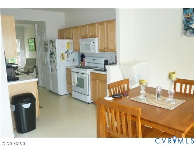 Foto del edificio - 8738 Springwater Dr