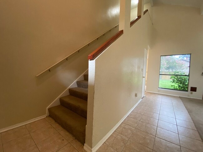 Building Photo - 10531 Golden Meadow Dr