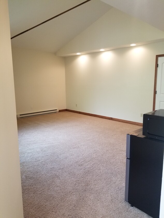 Foto principal - 1030 S Black Ave
