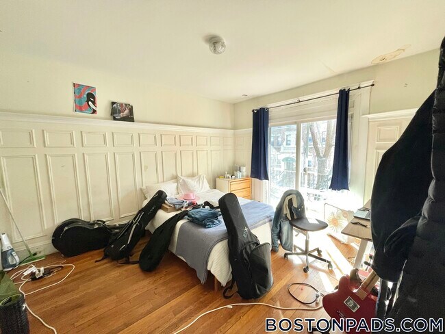 Building Photo - 192 Kelton St