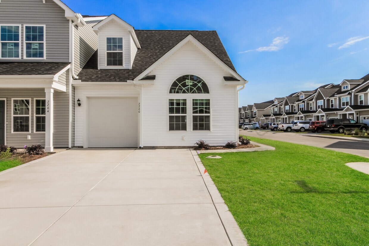 Foto principal - 7260 Bellacroft Dr