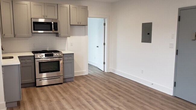 Building Photo - 14 Touraine Ave