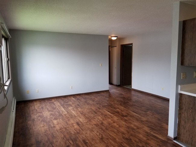 Building Photo - 507 Village Dr