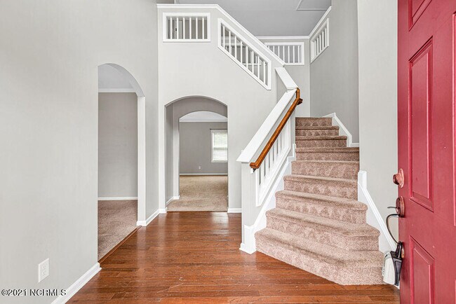 Building Photo - 601 Winfall Dr