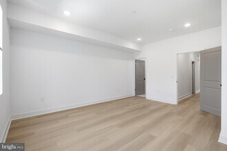 Building Photo - 3931 Fairmount Ave