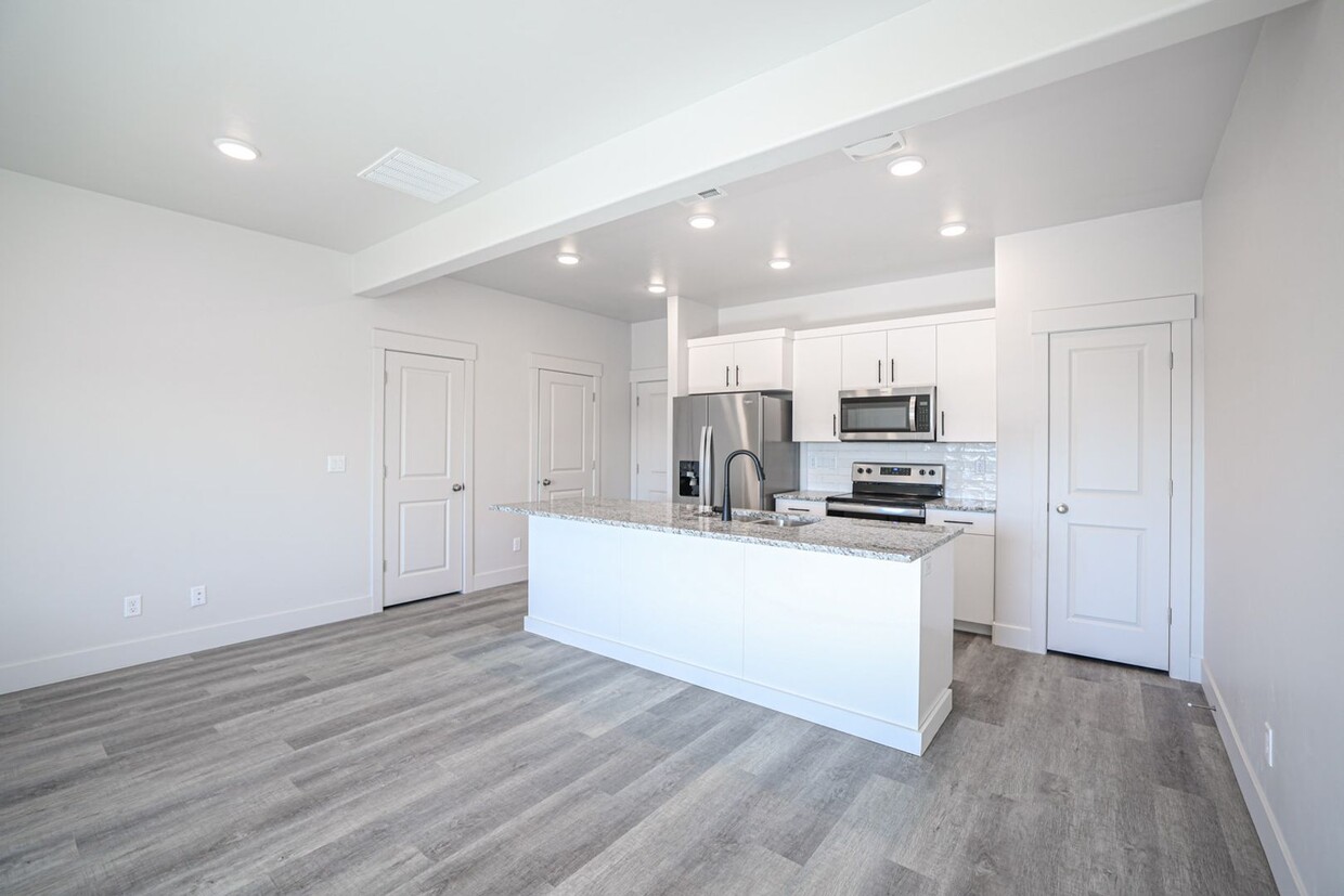 Foto principal - BEAUTIFUL NEW TOWNHOUSE FOR RENT IN REXBURG!