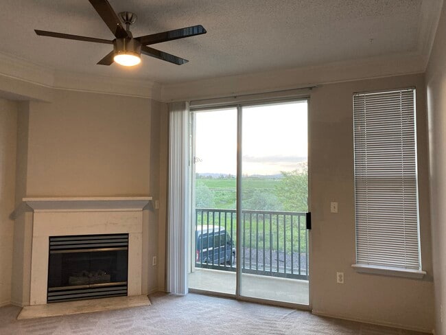 Livingroom - 2085 Eagle Ave