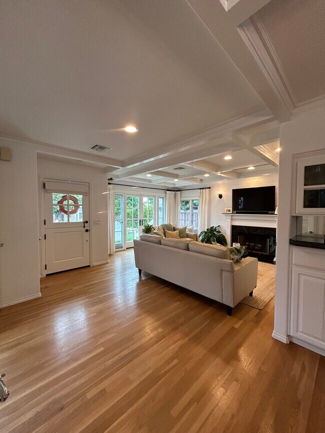Sala de estar - 5537 Bellevue Ave