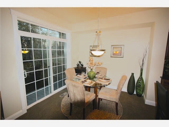 Comedor acogedor - 913 225th Place SE