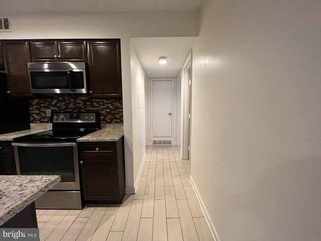 Foto del edificio - 8503 Barrington Ct