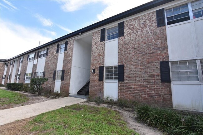 Building Photo - 5317 Curry Ford Rd