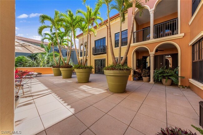 Building Photo - 23151 Fashion Dr