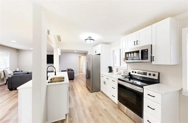 Foto del edificio - 5320 Orange Dr SW