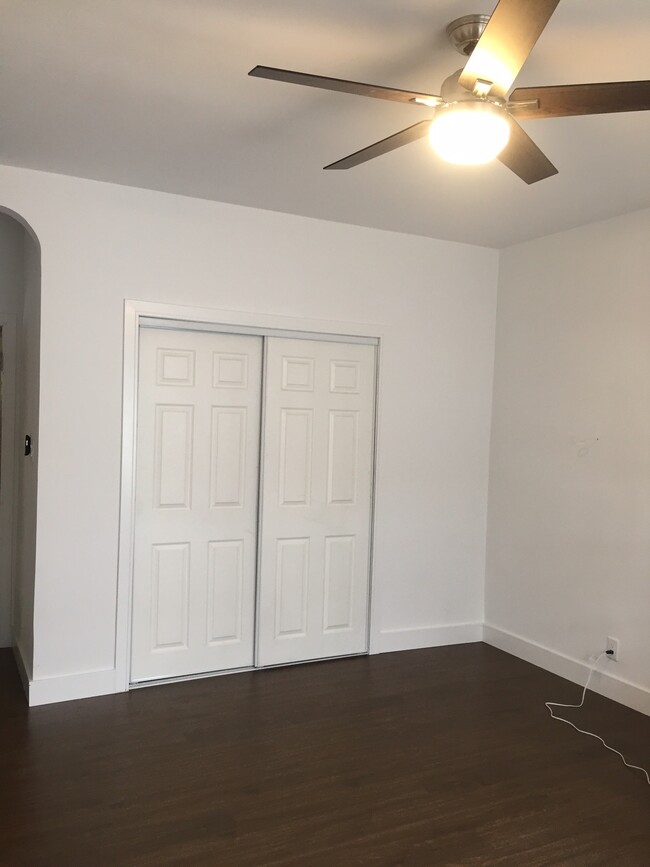 Foto del edificio - 845 Normandie Ave