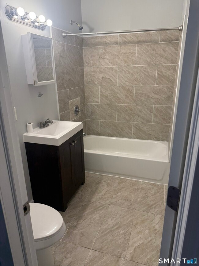 Foto del edificio - 1347 Pembroke St