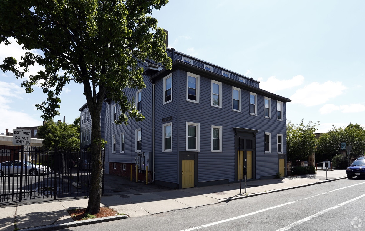Primary Photo - 193-195 Hampshire St