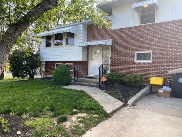 Primary Photo - 206 Aragona Dr