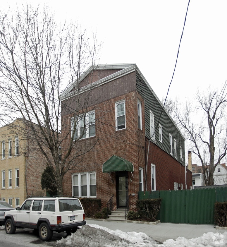 Building Photo - 265 E 235th St