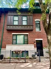 Building Photo - 3122 N Paulina St