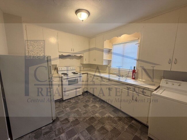 Building Photo - Park Hill 2 Bedroom