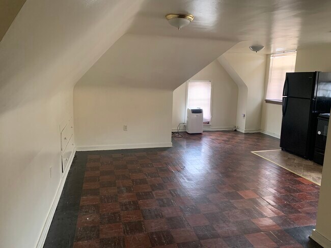 Building Photo - 211 E Otterman St