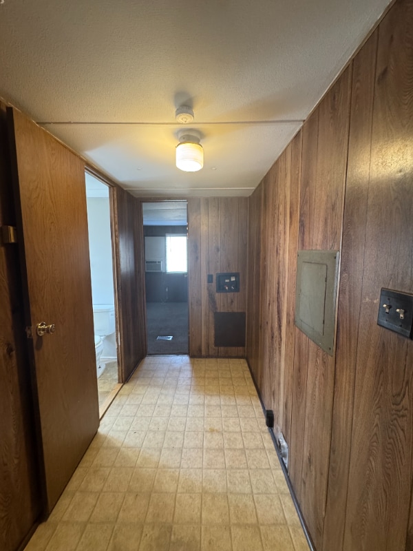 Building Photo - 1003 River St