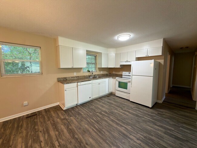 Foto del edificio - 4740 Treemont Cir