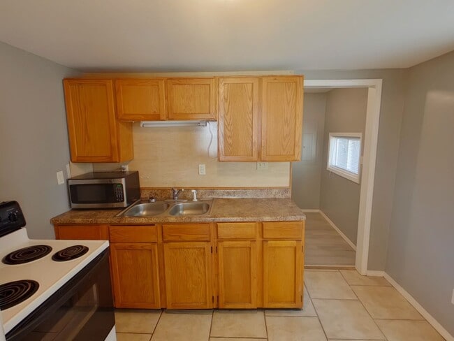 Building Photo - 1849 S Spruce St