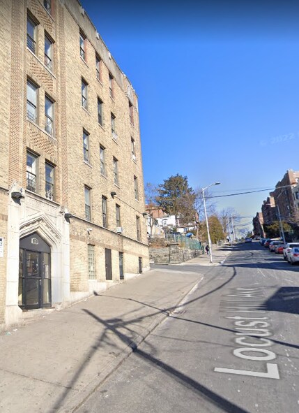 Primary Photo - 15 Locust Hill Ave