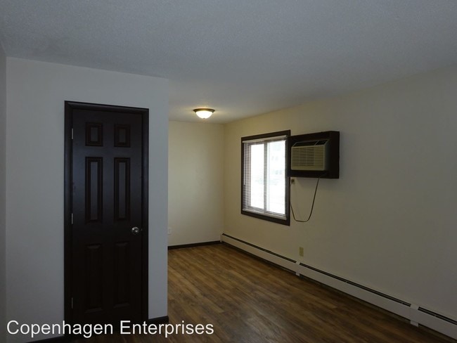 Building Photo - 2800 Stevens Ave