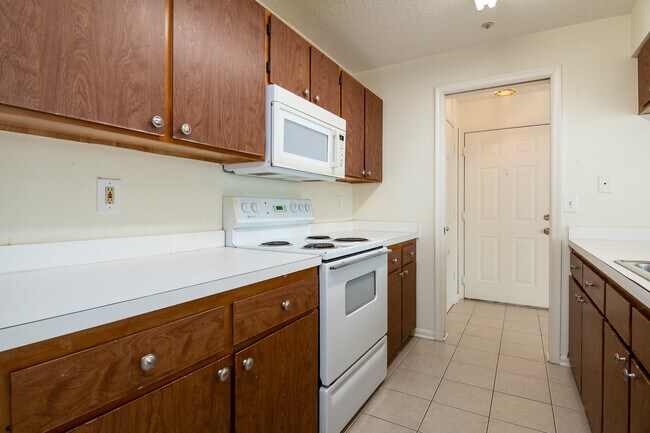 Building Photo - 14106 Valleyfield Dr