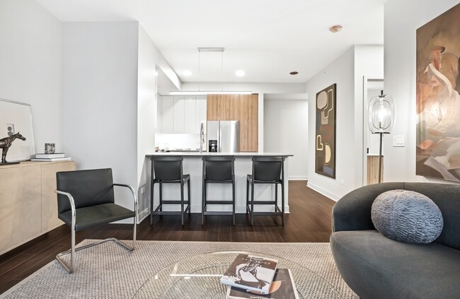 Foto del edificio - 313 W Wolf Point Plaza